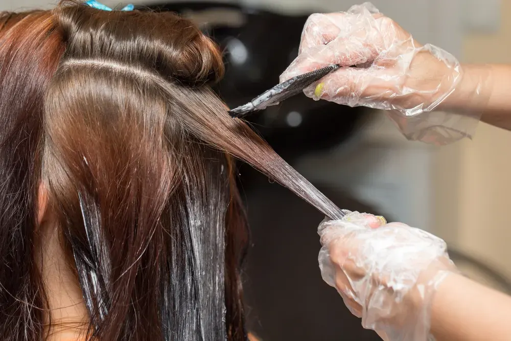 mewarnai rambut