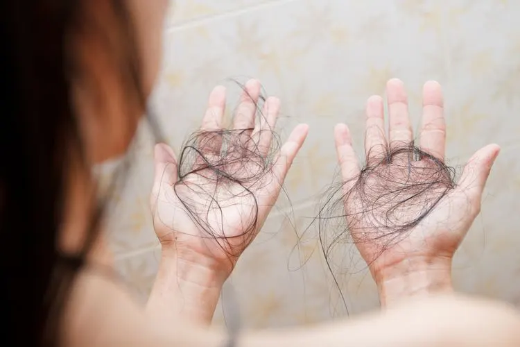5 Produk Perawatan Terbaik untuk Mengurangi Rambut Rontok