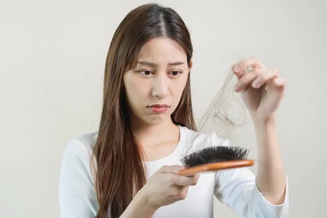 Rambut Rontok Saat Stres: Apa yang Harus Dilakukan?