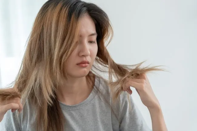 Risiko Jangka Panjang Penggunaan Produk Kimia pada Rambut: Gak Cuma Sekarang, Tapi Nanti Juga!
