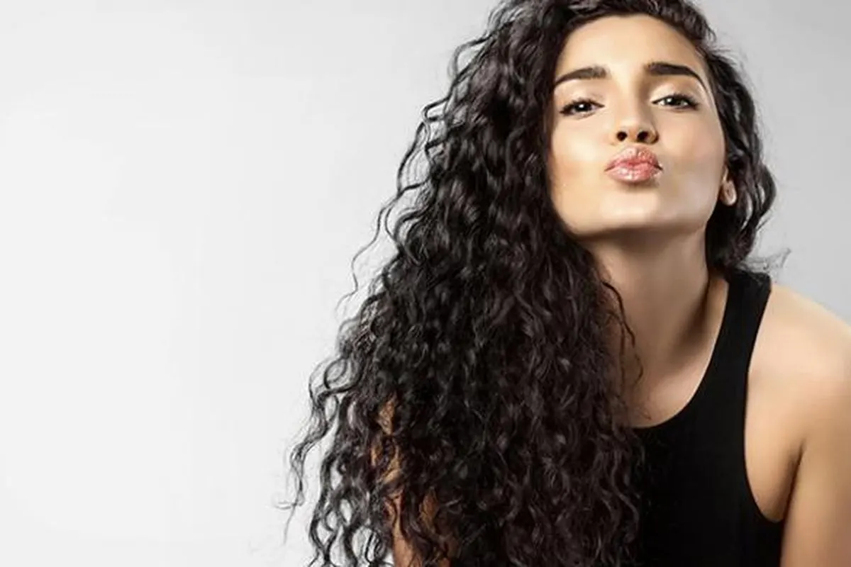 Cara Menjaga Kelembapan Rambut Keriting Agar Tetap Lembut dan Anti Kering