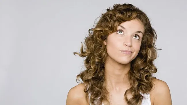 Tips Merawat Rambut Keriting Alami Agar Bebas Kusut