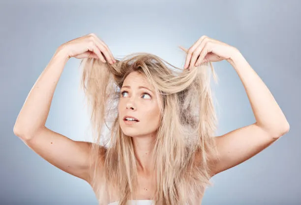 Cara Mengatasi Rambut yang Mengalami Perubahan Warna Tidak Wajar