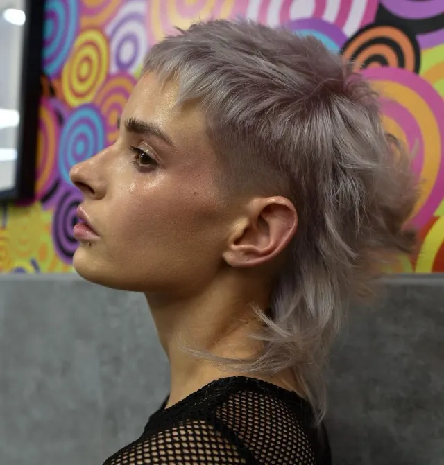 Modern Mullet: Gaya Rambut Retro yang Kembali Ngehits