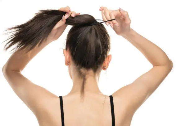 Rambut Bercabang karena Ikat Rambut yang Keras? Santai Aja, Yuk Kita Bahas!