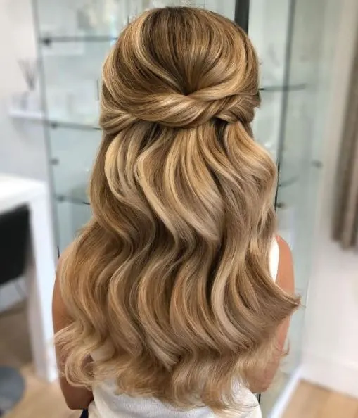 Half-Up Half-Down: Gaya Rambut Kekinian yang Serba Bisa