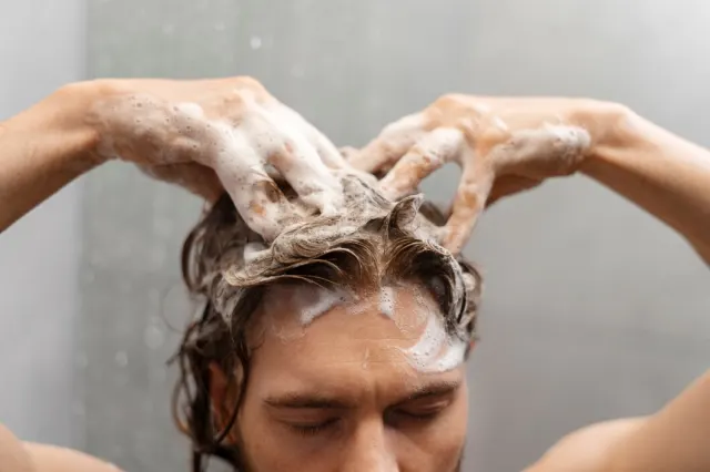 10 Solusi Praktis untuk Rambut Berminyak yang Mengganggu