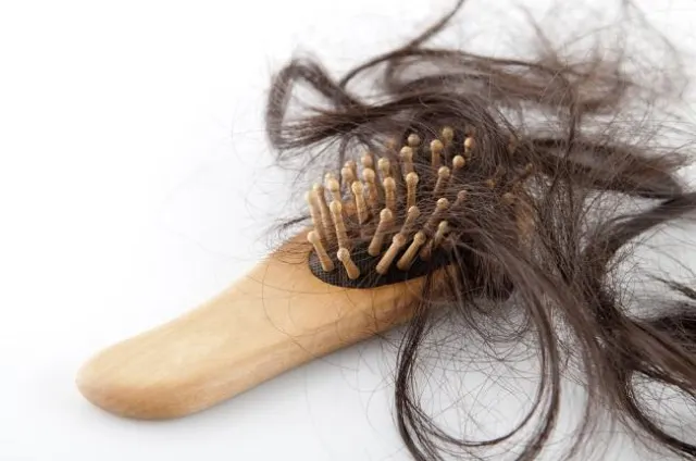 Apakah Rambut Rontok Bisa Dihentikan? Fakta dan Mitosnya