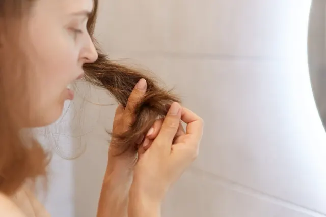 Hindari 5 Kebiasaan Ini Jika Tidak Ingin Rambut Terlihat Kusam!