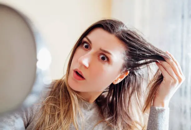 Rambut Lepek Bikin Bad Mood? Ini 6 Trik Jitu Biar Tampak Lebih Bouncy!