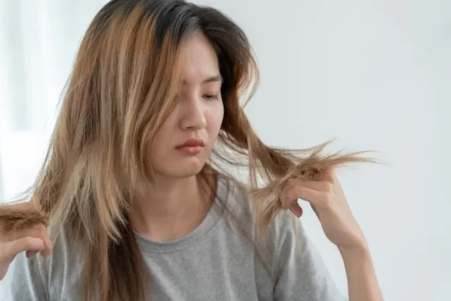 Risiko Jangka Panjang Penggunaan Produk Kimia pada Rambut: Gak Cuma Sekarang, Tapi Nanti Juga!