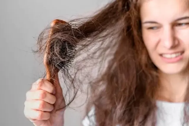 Rambut Rapuh Akibat Smoothing atau Bleaching? Ini Solusinya!