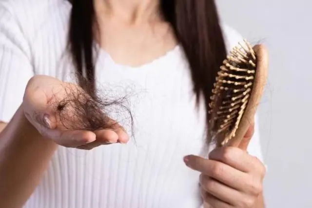 Rambut Rontok? Ini Cara Mengatasi dan Merawatnya Agar Tetap Kuat & Sehat