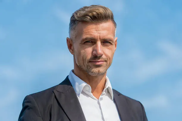 Tampil Ganteng Maksimal! Gaya Rambut Pria 2025 yang Disukai Wanita