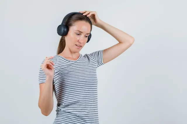 Menjaga Rambut saat Memakai Headset atau Headphone Lama