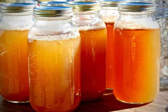 Cuka Apel (Apple Cider Vinegar): Rahasia Membilas Rambut agar Super Berkilau